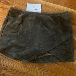 Olivaceous mini skort
